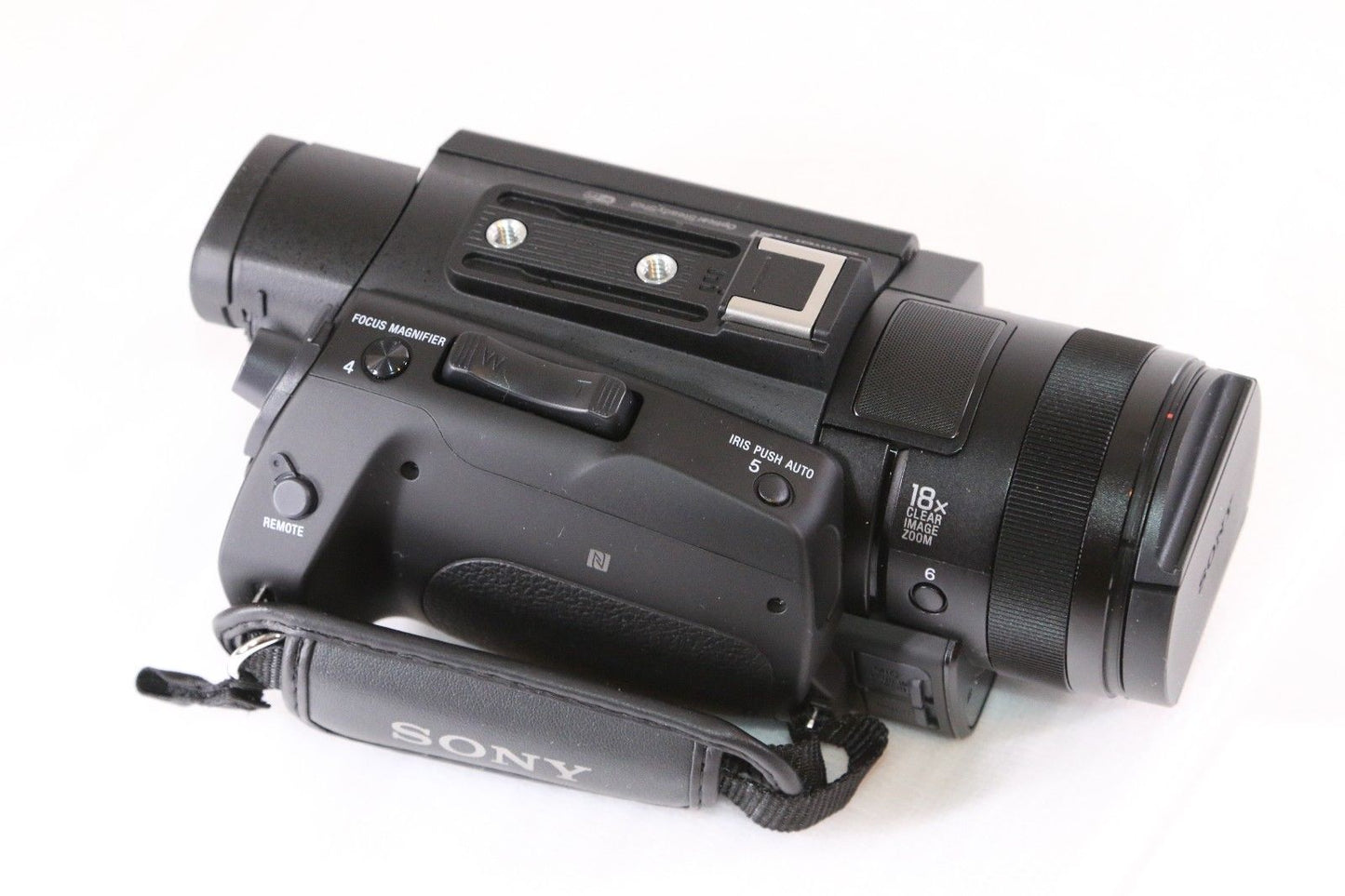 Sony PXW-Z90V 4K HDR XDCAM avec mise au point automatique hybride rapide + 32 Go + pack gadget