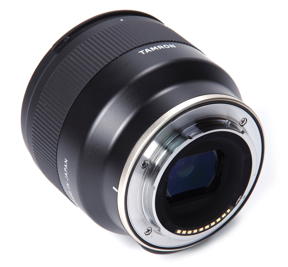 Objectif Tamron 24 mm f/2.8 Di III OSD M 1:2 pour Sony E F051 - Ensemble d'accessoires 7 pièces