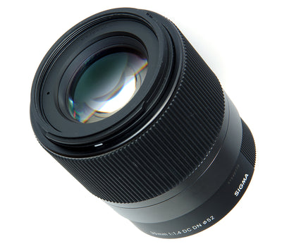 Objectif contemporain Sigma 30 mm f/1.4 DC DN pour Canon EF-M + filtre UV ultraviolet