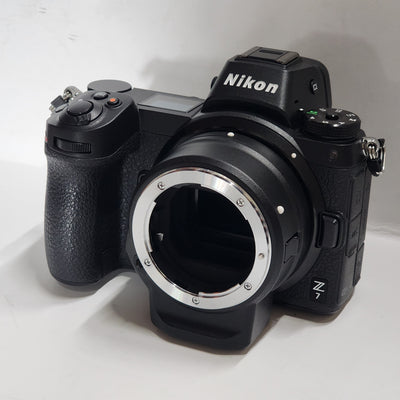 Appareil photo numérique sans miroir Nikon Z 7 avec kit d'adaptateur de monture FTZ