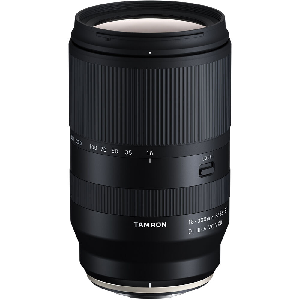 Objectif Tamron 18-300 mm f/3.5-6.3 Di III-A VC VXD pour FUJIFILM X - Ensemble d'accessoires