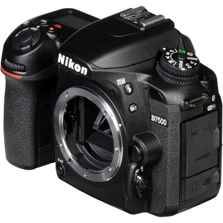 Nikon D7500 DSLR with AF-S VR NIKKOR 18-105mm VR lens