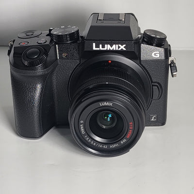 Appareil photo sans miroir Panasonic Lumix G7 avec objectif 14-42 mm (noir) - Kit d'accessoires