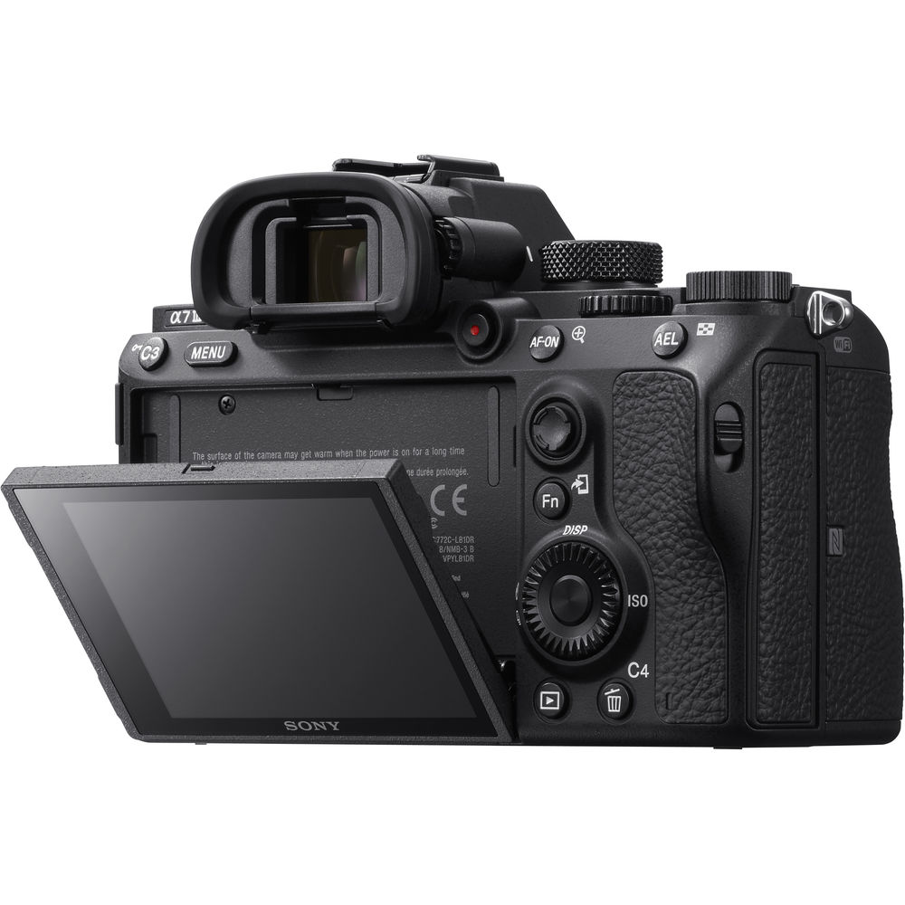 Appareil photo sans miroir Sony a7 III avec objectif 24-70 mm f/4 + 64 Go + sac de transport de luxe