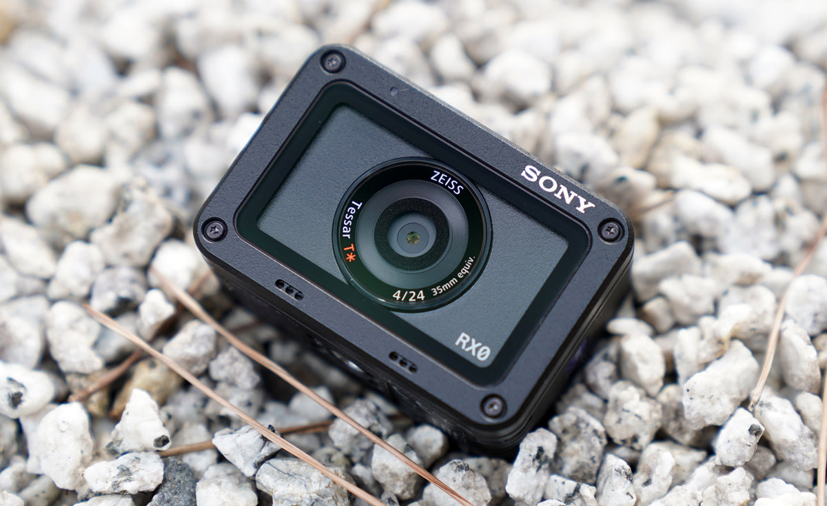 Appareil photo ultra-compact étanche/antichoc Sony RX0 DSC-RX0 - Kit d'accessoires 7 pièces