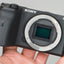 Appareil photo numérique sans miroir Sony Alpha a6600 (boîtier uniquement) - Ensemble d'accessoires 12 pièces