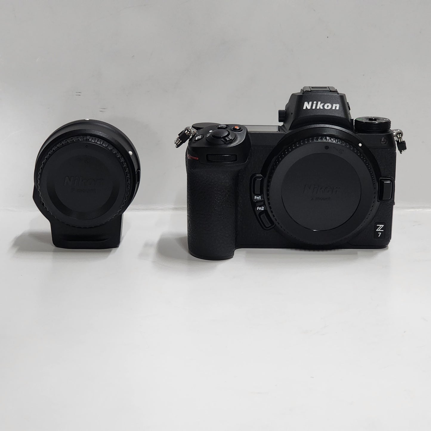 Appareil photo numérique sans miroir Nikon Z 7 avec kit d'adaptateur de monture FTZ